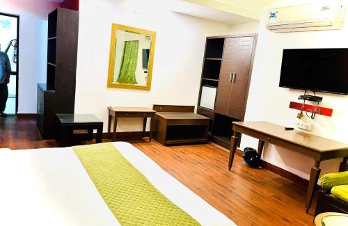 Saket Hotel | Hotel Kular at Saket Near PVR Cinema