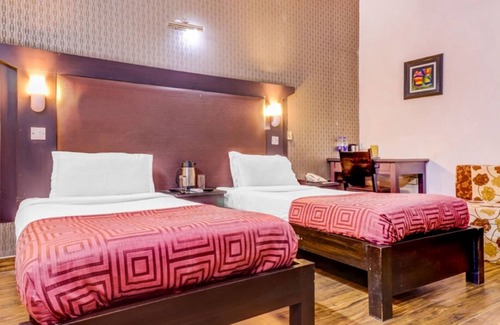Saket Hotel | Hotel Kular at Saket Near PVR Cinema