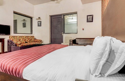 Saket Hotel | Hotel Kular at Saket Near PVR Cinema