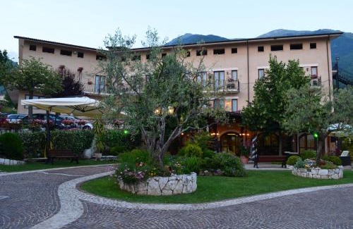 San Donato Val Di Comino Hotel | Hotel La Grotte