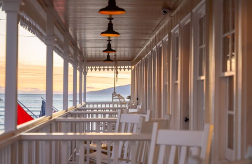Historic Lahaina Front Street Hotel | Hotel Lahaina