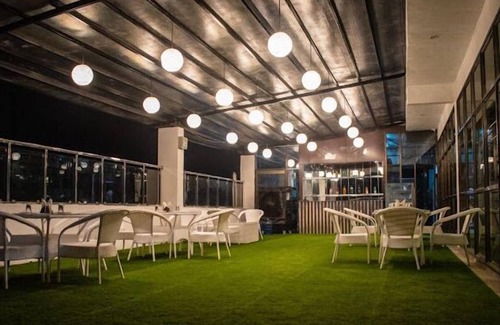 Chhatarpur Hotel | Hotel Lakeview