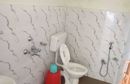 Rasulgarh Bed & Breakfast | Hotel Lavish Inn
