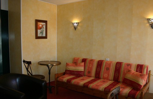 Pradelles Hotel | HOTEL ** LE PONANT RESTAURANT