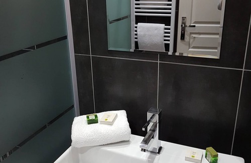 Greoux-les-Bains Hotel | Hotel Les Alpes