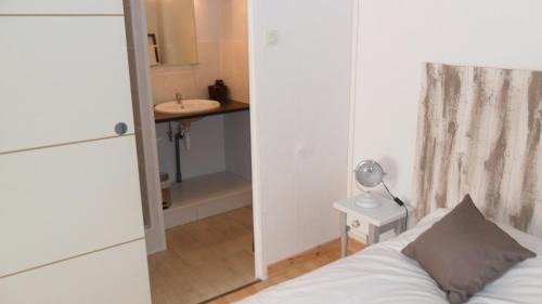 Queyrac Hotel | Hotel Les Vieux Acacias