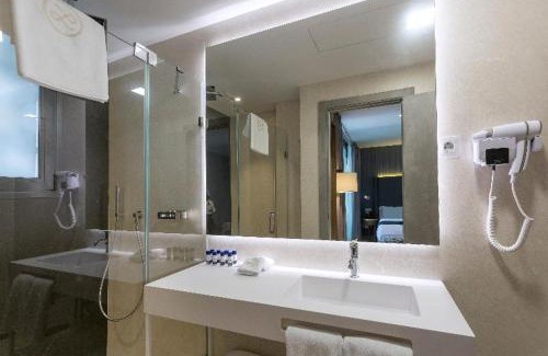 Marbella City Centre Hotel | Hotel Lima - Adults Recommended