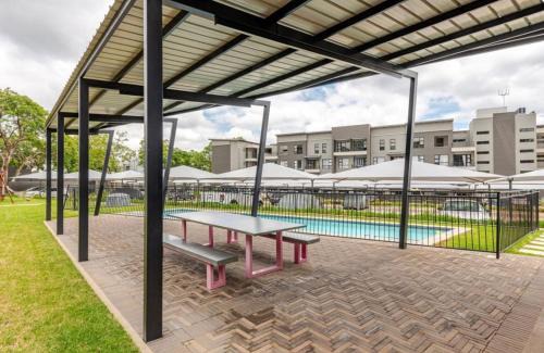 Kareeberg Apartment | Hotel living 1Bed Studio Waverley Melrose Sandton