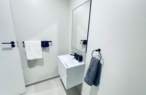 Kareeberg Apartment | Hotel living 1Bed Studio Waverley Melrose Sandton