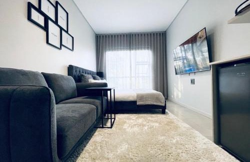 Kareeberg Apartment | Hotel living 1Bed Studio Waverley Melrose Sandton