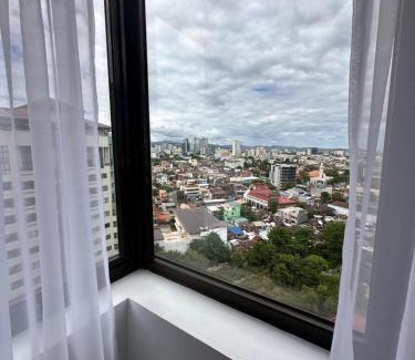 Mabolo Apartment | Hotel Living,The Persimmon double beds 4pax (904)