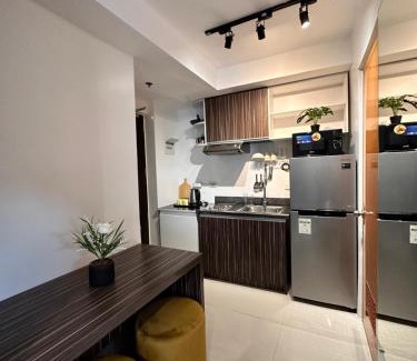 Mabolo Apartment | hotel living,The Persimmon Suites 2-4pax (1430)
