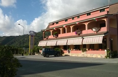 Falerna Hotel | HOTEL LO SVINCOLO
