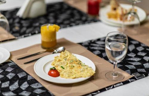 Shenoys Hotel | Hotel Luciya