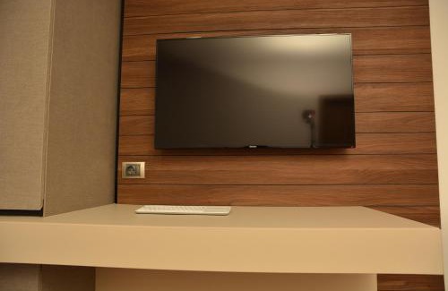 Tractorul Hotel | Hotel Lux Divina