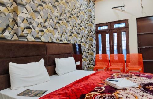 Mathura Hotel | Hotel Madhavam Inn