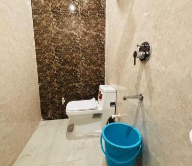 Mathura Hotel | Hotel Madhavam Inn