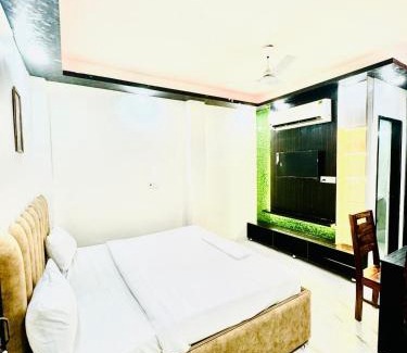 Malviya Nagar House | Hotel Malviya Nagar