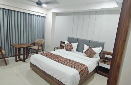 Bopal Hotel | HOTEl MAPLE LEAF