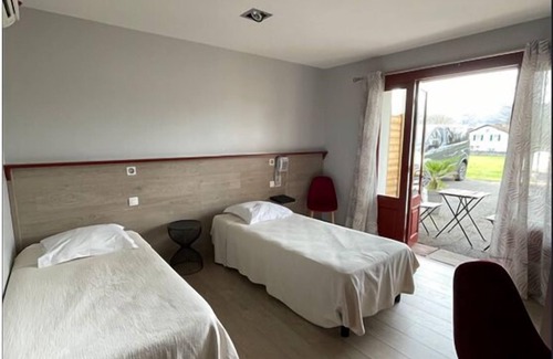 Saint-Jean-le-Vieux Hotel | Hotel Mendy