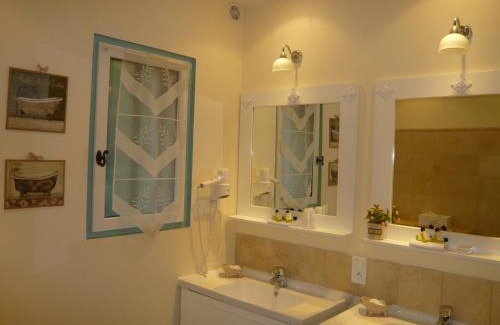 Mas-Blanc-des-Alpilles Hotel | Hotel Mistral