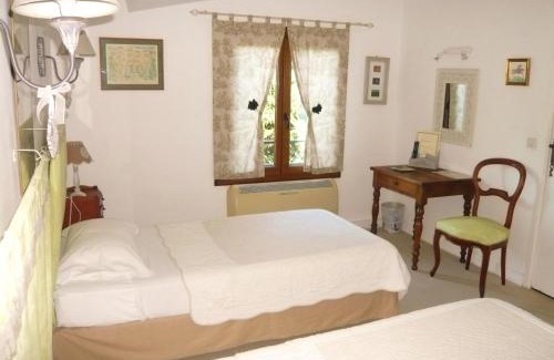 Mas-Blanc-des-Alpilles Hotel | Hotel Mistral