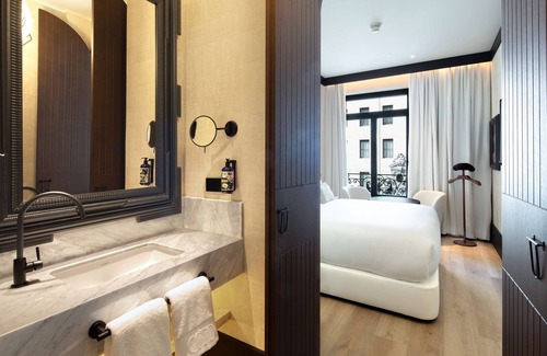 Centro Hotel | Hotel Montera Madrid, Curio Collection By Hilton