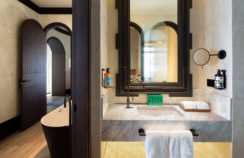 Centro Hotel | Hotel Montera Madrid, Curio Collection By Hilton