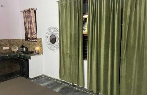 Gurugram Hotel | Hotel O Drippy Stays