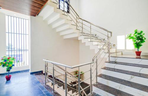 Rau Hotel | Hotel O Madhuban