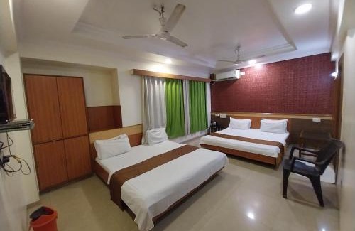 Shirdi Hotel | Hotel Om Park- Walkable Distance to Sai Baba Temple