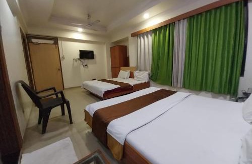 Shirdi Hotel | Hotel Om Park- Walkable Distance to Sai Baba Temple