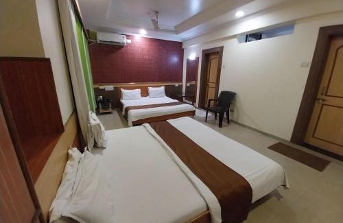 Shirdi Hotel | Hotel Om Park- Walkable Distance to Sai Baba Temple