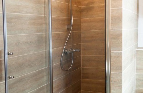 Beryozovskiy District Hotel | Hotel on Reshetskaya