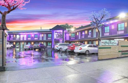 Baychester Hotel | Hotel OPUS Bronx Near Bay Plaza Mall