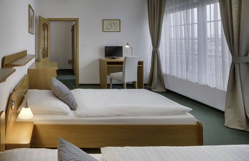 Podoli Hotel | Hotel OYA