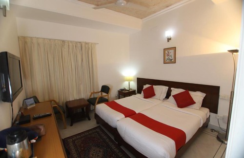 Saket Hotel | Hotel Palm Greens