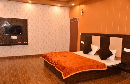 Bajoral Khurd Hotel | hotel pine view villa
