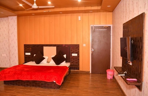 Bajoral Khurd Hotel | hotel pine view villa