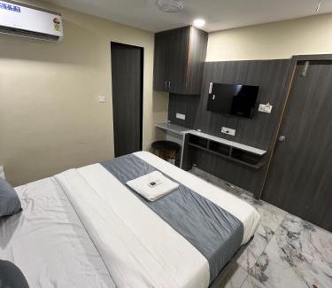 Navrangpura Hotel | Hotel Plus Point