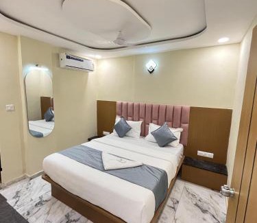 Navrangpura Hotel | Hotel Plus Point