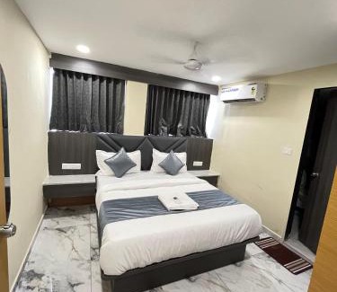 Navrangpura Hotel | Hotel Plus Point