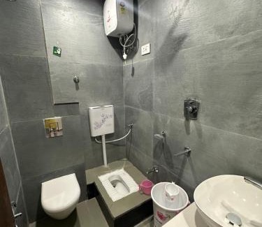 Ajmer Hotel | HOTEL PREMIER CHOICE - JUST 50 Meters FROM AJMER SHARIF DARGAH