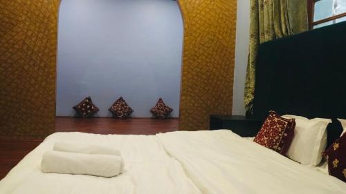 Srinagar Hotel | hotel queen city