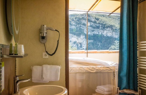 Vallon-Pont-d'Arc Hotel | Hotel Restaurant le Belvedere