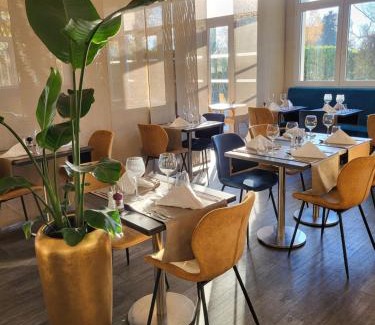 Saint-Lambert-des-Levees Hotel | Hotel Restaurant Du Parc Saumur Logis Elégance