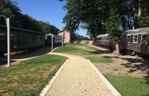 Dracy-Saint-Loup Bed & Breakfast | Hotel Restaurant Train des Reves