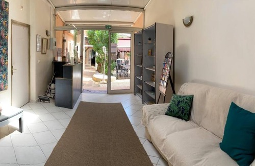 Cros-de-Cagnes Hotel | Hotel Restaurant Le Derby