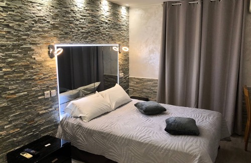 Cros-de-Cagnes Hotel | Hotel Restaurant Le Derby