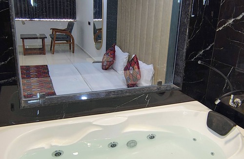 Rajkot Hotel | Hotel Royal Manor-Rajkot